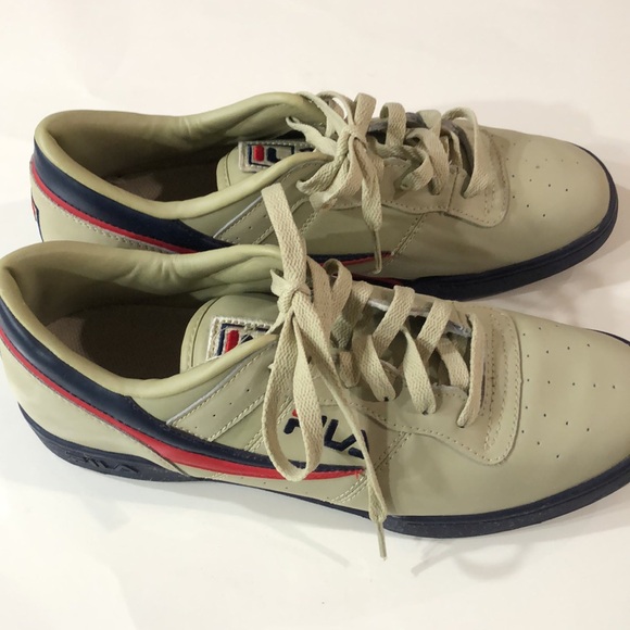 Fila Men Sneakers EUC - Picture 3 of 6